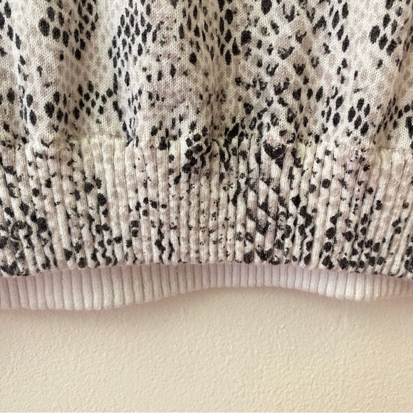 ATM cashmere blend snakeskin print V neck sweater size small - Picture 10 of 11